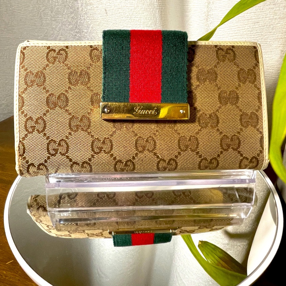 Gucci Beige Monogram Wallet with Red and Green Stripe